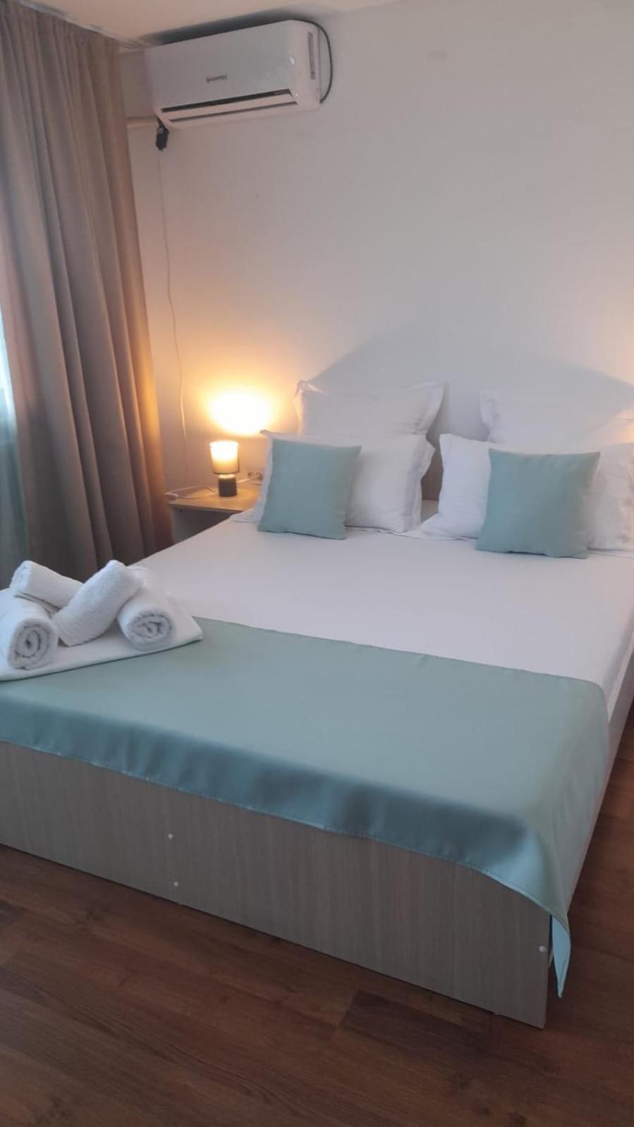 Casa Elena Eselnita Hotel Bagian luar foto